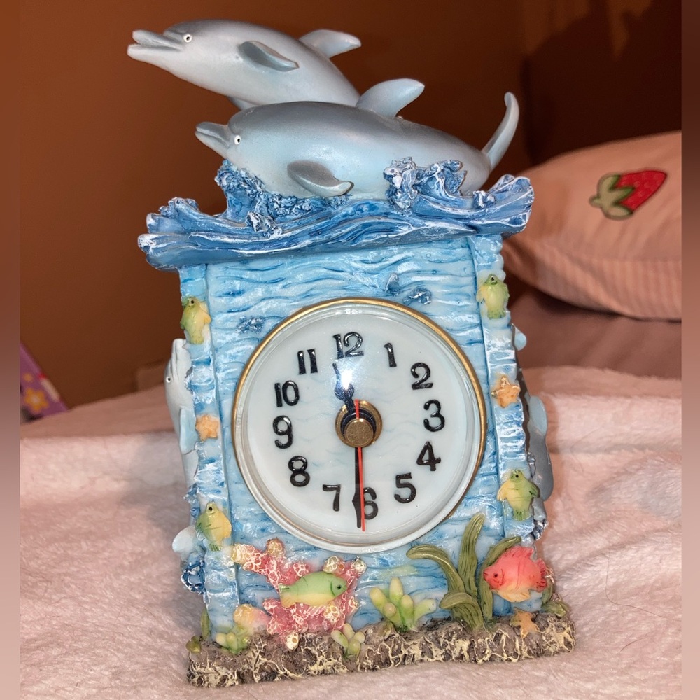 Quartz Dolphin Clock
